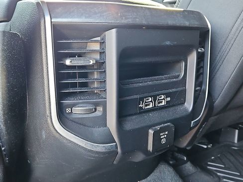 Used 2019 RAM 1500 Big Horn image 9