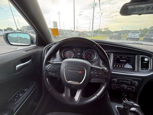 Used 2020 Dodge Charger SXT RWD image 25