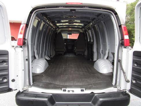 Used 2022 Chevrolet Express 2500 Extended w/ Driver Convenience Package image 17