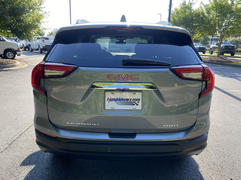 Used 2023 GMC Terrain SLE w/ Driver Convenience Package AWD/4WD image 8