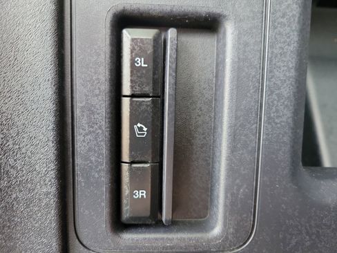 Used 2025 Ford Expedition Active RWD image 9