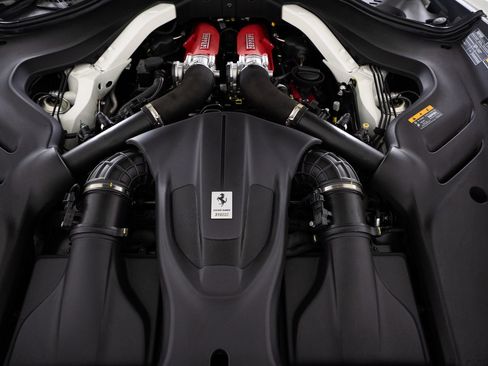 Certified 2025 Ferrari Roma Spider RWD image 40