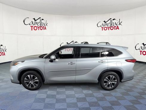 Used 2022 Toyota Highlander XLE FWD image 8