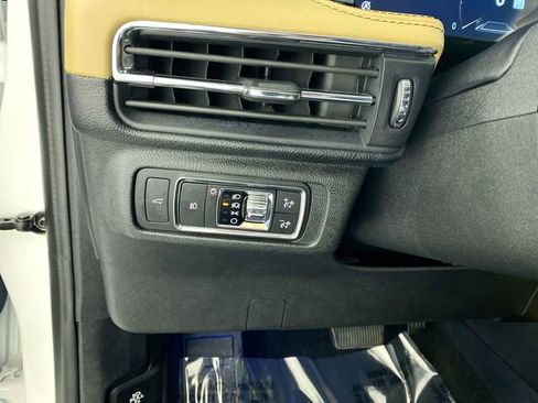 Used 2021 Lincoln Corsair Reserve w/ Equipment Group 201A image 13