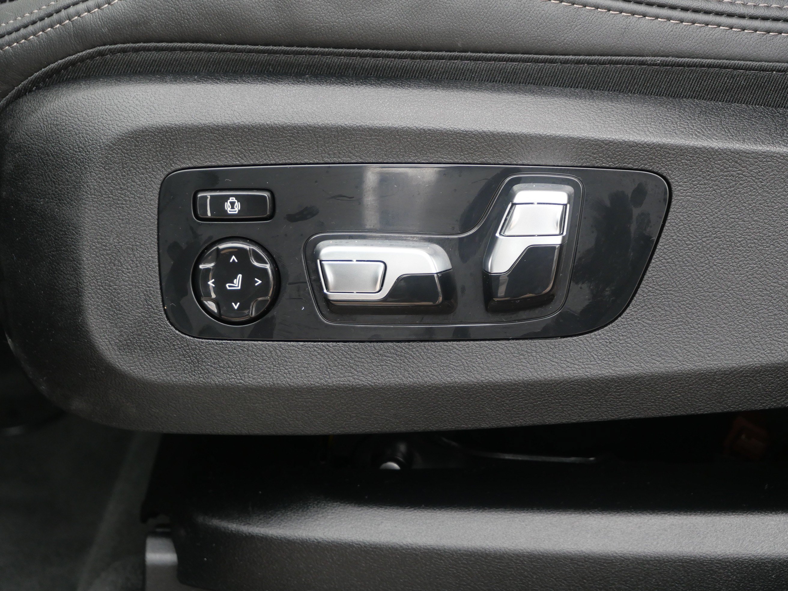 Certified 2026 BMW X7 xDrive40i AWD/4WD image 14
