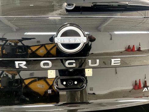 Used 2025 Nissan Rogue S AWD/4WD image 27
