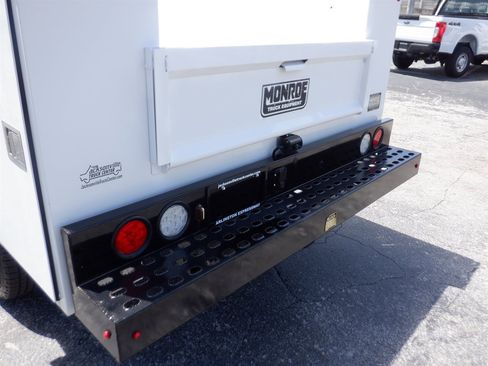 Used 2018 Ford F250 XL w/ XL Value Package AWD/4WD image 4