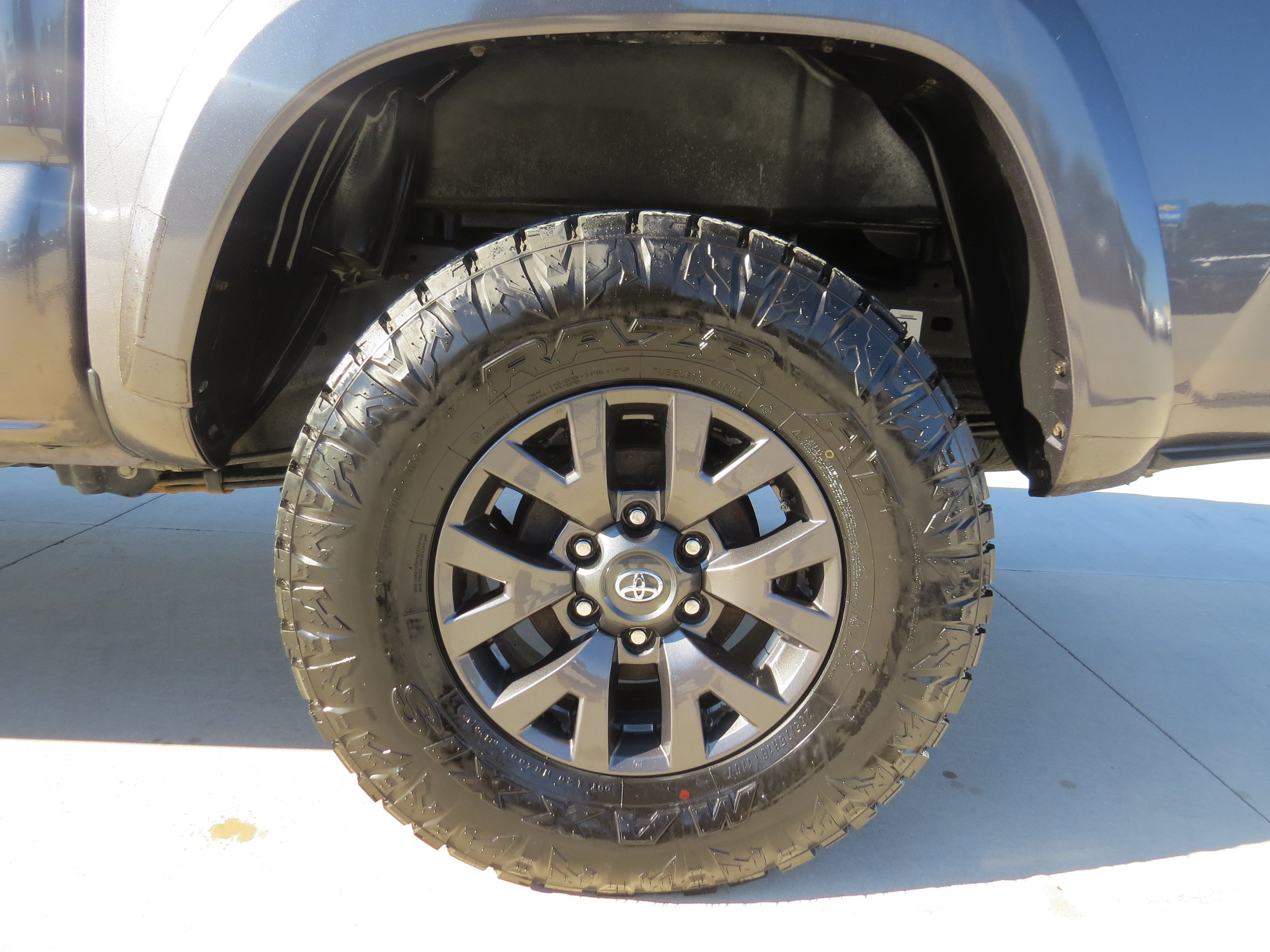 Used 2021 Toyota Tacoma SR5 AWD/4WD image 13