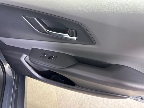 Used 2024 Toyota Prius XLE AWD/4WD image 9