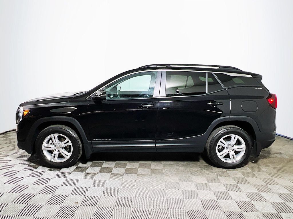 Used 2022 GMC Terrain SLE w/ Driver Convenience Package AWD/4WD image 4