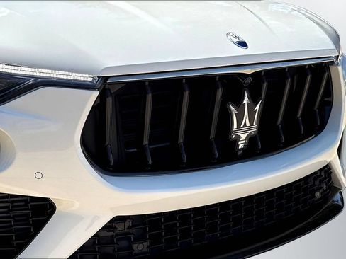 Used 2022 Maserati Levante GT AWD/4WD image 33
