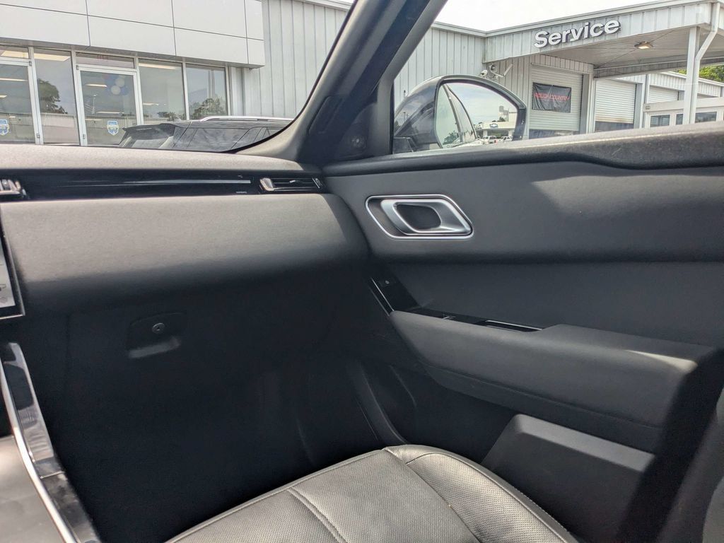Used 2025 Land Rover Range Rover Velar Dynamic SE AWD/4WD image 18