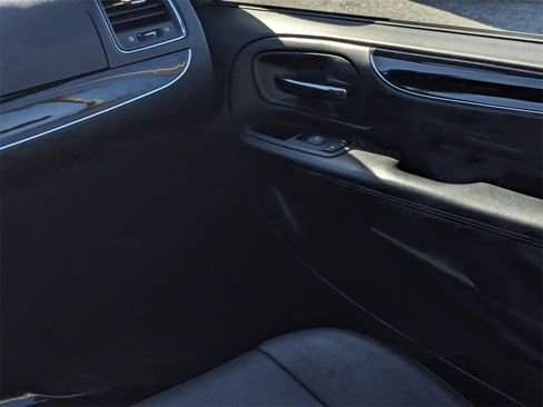 Used 2019 Dodge Grand Caravan SXT image 14