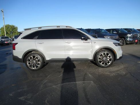 Used 2023 Kia Sorento SX Prestige image 2