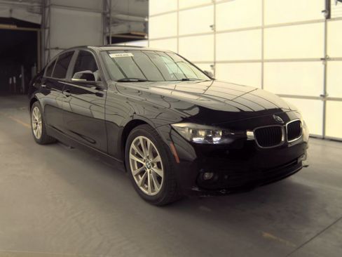 Used 2016 BMW 320i Sedan w/ Driver Assistance Package RWD image 2