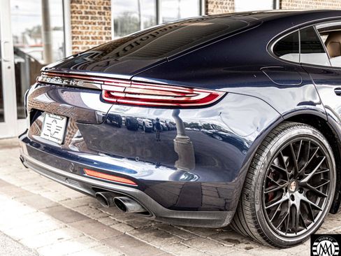 Used 2018 Porsche Panamera 4 image 12