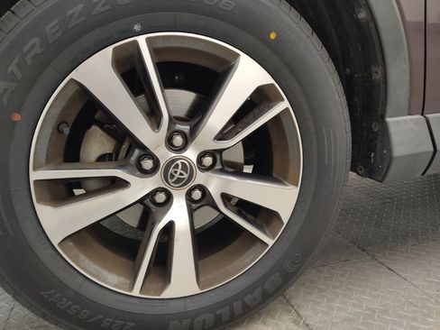 Used 2018 Toyota RAV4 XLE FWD image 31