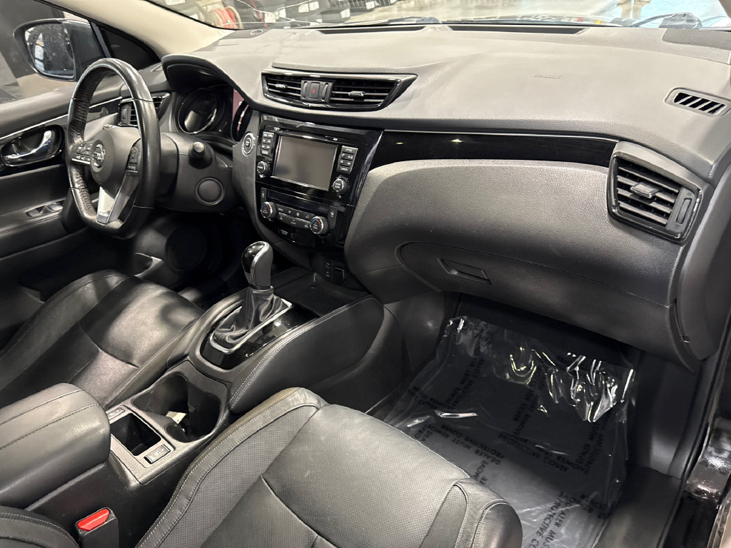 Used 2017 Nissan Rogue Sport SL w/ SL Premium Package AWD/4WD image 17