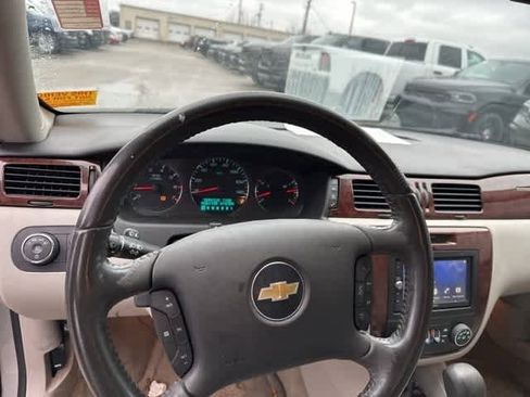 Used 2011 Chevrolet Impala LT w/ Luxury Edition Package image 6