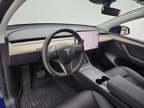 Used 2025 Tesla Model Y Long Range AWD/4WD image 9