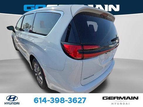 Used 2023 Chrysler Pacifica Touring-L FWD image 7