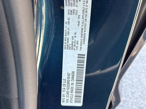 Used 2025 Chrysler Pacifica Limited FWD image 53