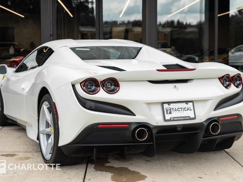 Used 2022 Ferrari F8 Tributo image 14