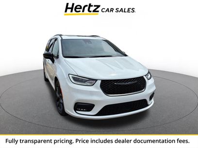 Used 2025 Chrysler Pacifica Limited