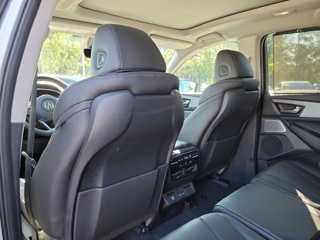 Certified 2026 Acura MDX w/ Technology Package FWD image 12