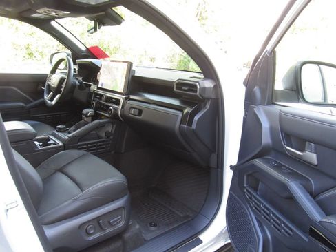 Certified 2026 Toyota 4Runner Limited AWD/4WD image 17