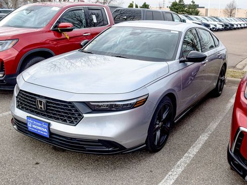 Used 2025 Honda Accord Sport image 1