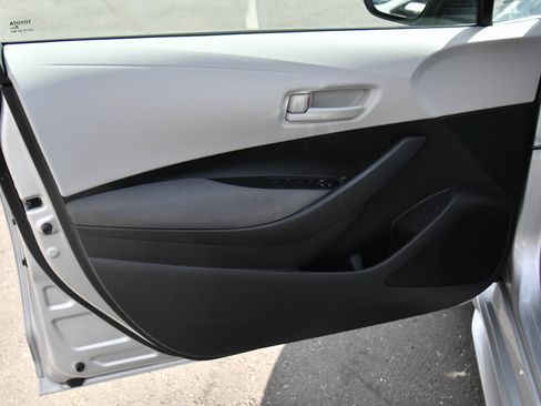 Used 2025 Toyota Corolla LE w/ LE Premium Package FWD image 13