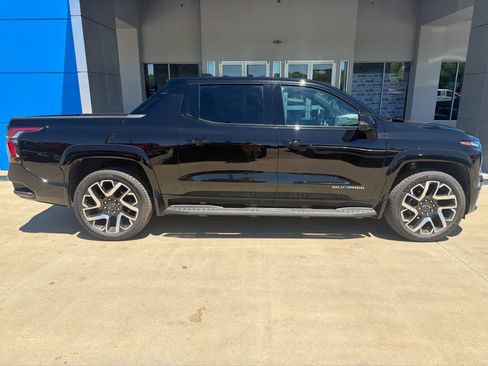 New 2025 Chevrolet Silverado EV RST AWD/4WD image 8