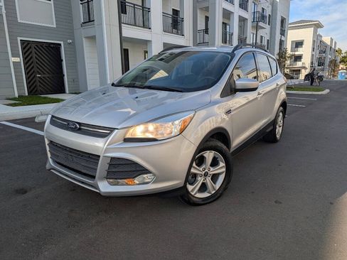 Used 2016 Ford Escape SE w/ Equipment Group 201A FWD image 1