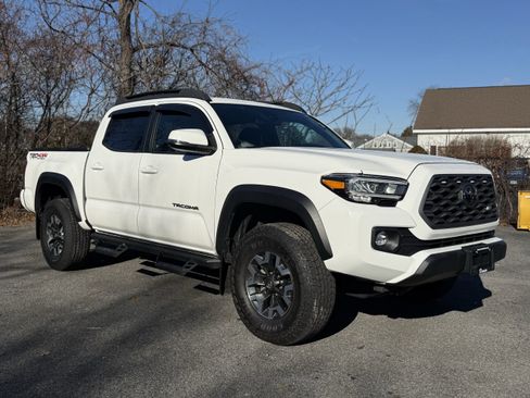 Used 2023 Toyota Tacoma TRD Off-Road w/ Technology Package image 10