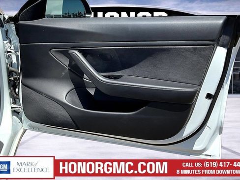 Used 2019 Tesla Model 3 Standard Range RWD image 29