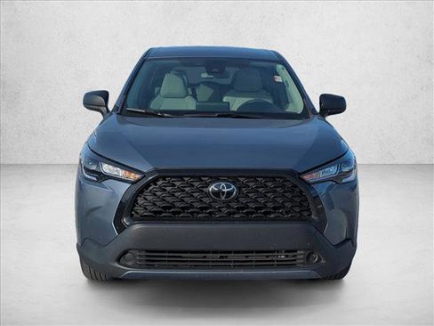 Used 2022 Toyota Corolla Cross L image 2
