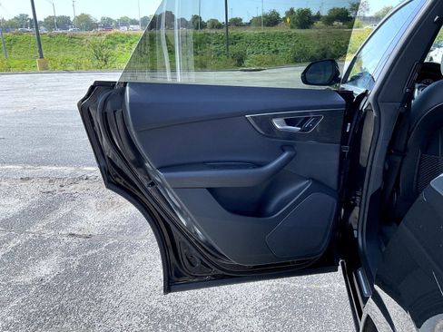 Used 2019 Audi Q8 Premium image 20