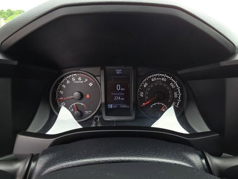 Used 2018 Toyota Tacoma SR AWD/4WD image 17