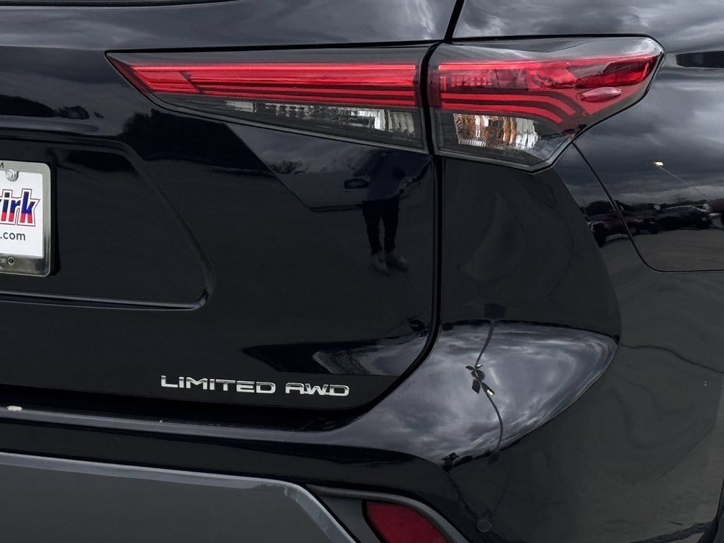 Used 2023 Toyota Highlander Limited AWD/4WD image 10