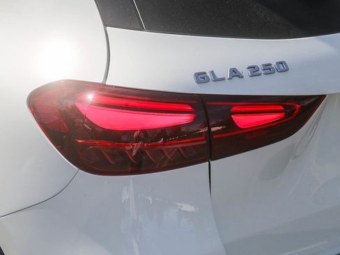 Certified 2026 Mercedes-Benz GLA 250 image 8