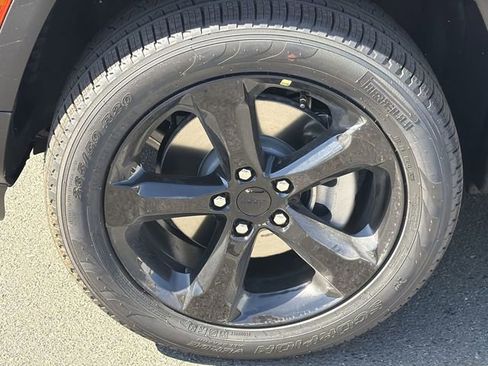 New 2026 Jeep Grand Cherokee L Limited AWD/4WD image 16