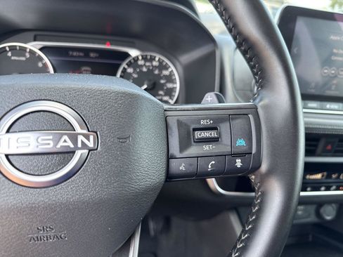 Used 2025 Nissan Rogue SV FWD image 22