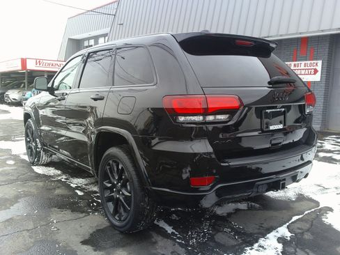 Used 2022 Jeep Grand Cherokee Laredo X image 4