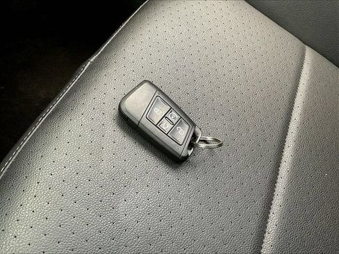 Used 2024 Volkswagen Jetta SE FWD image 34