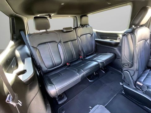Used 2024 Jeep Wagoneer Series II AWD/4WD image 26