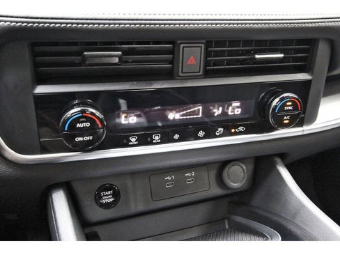 Used 2024 Nissan Rogue SV FWD image 27