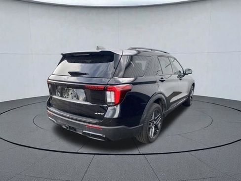Used 2025 Ford Explorer ST-Line w/ ST-Line Street Pack AWD/4WD image 6