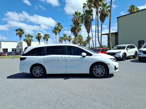 Used 2025 Honda Odyssey Touring image 9