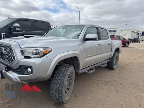 Used 2019 Toyota Tacoma TRD Sport w/ TRD Premium Sport Package image 3